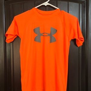 Boys Under Armour heat gear shirt.